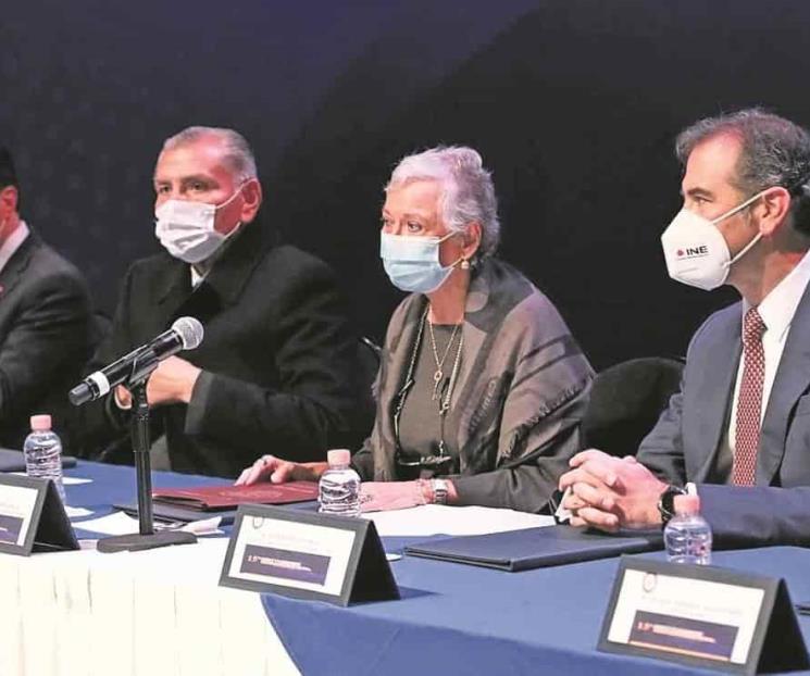 Hablan sobre revocación titulares de Segob e INE
