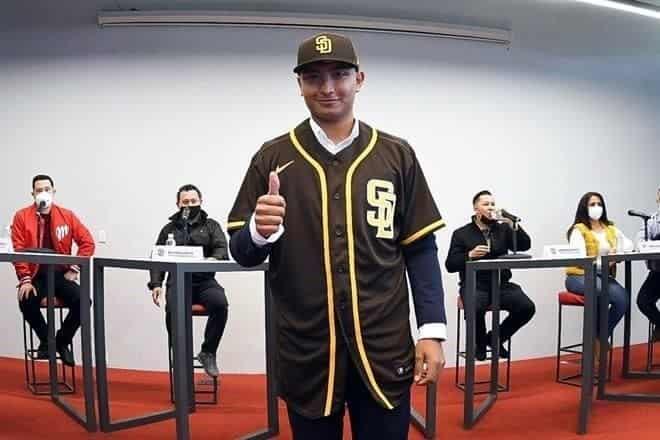 Llega prospecto mexicano a los Padres de San Diego 