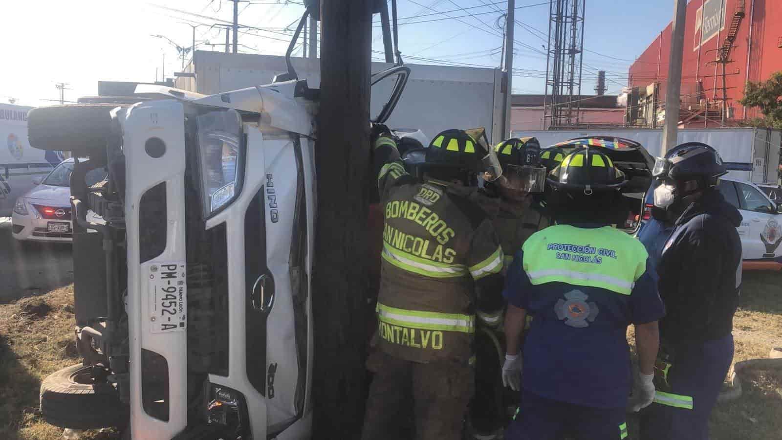 Un empleado terminó con lesiones de consideración, al volcar su camioneta