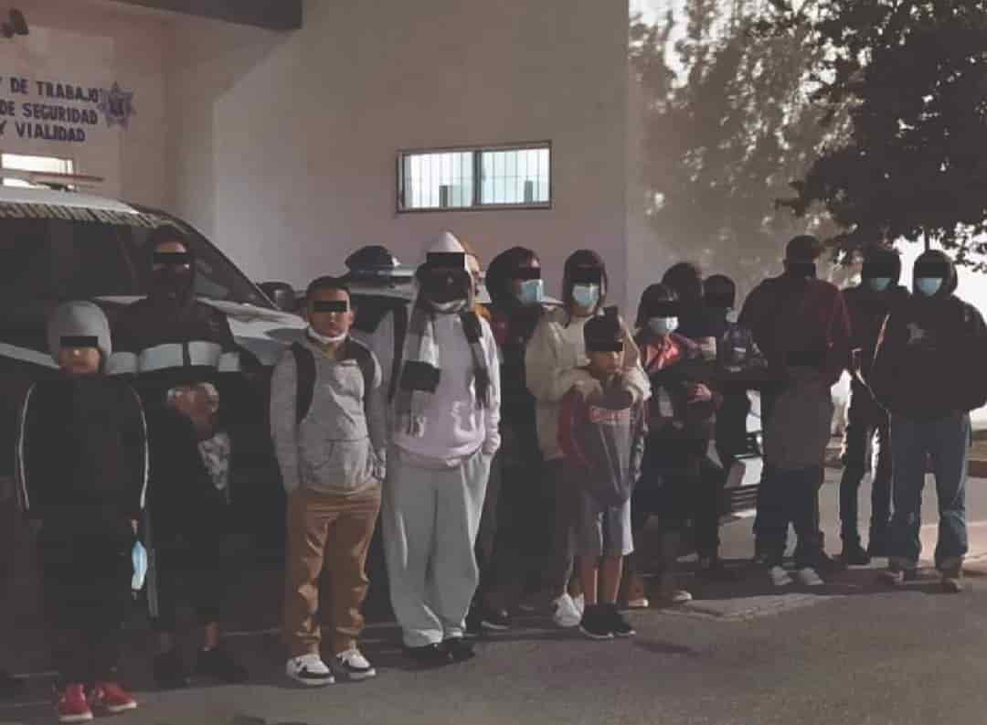 Lograron rescatar a 16 centroamericanos, que viajaban ocultos en un camión