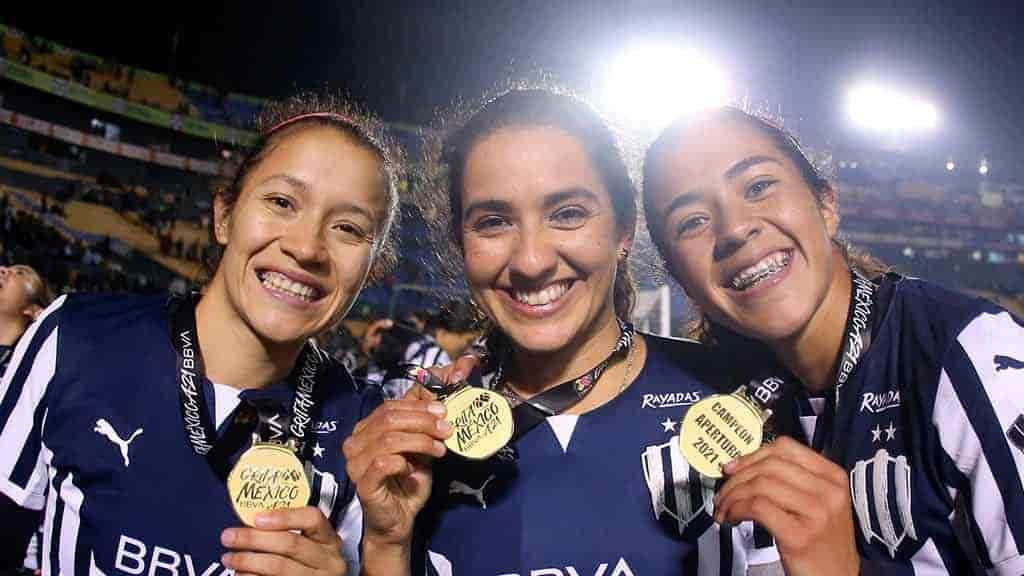 Inician campeonas Rayadas defensa de su corona
