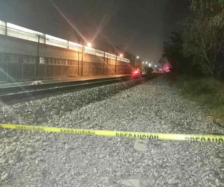 Dejan a ejecutados en auto y sobre vías del tren
