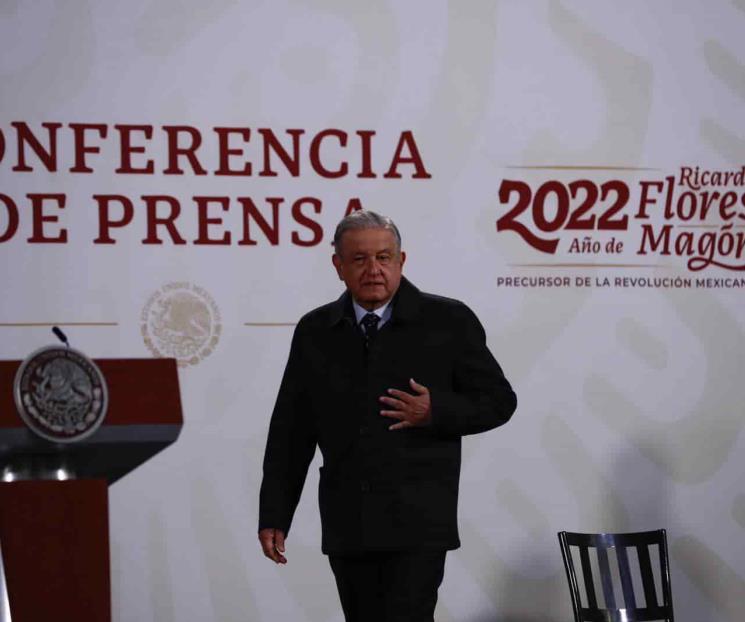 Miel con limón, paracetamol y VapoRub, los remedios de AMLO