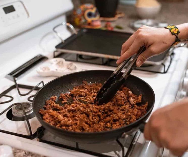 Receta para hacer guisado de chicharrón prensado para tacos