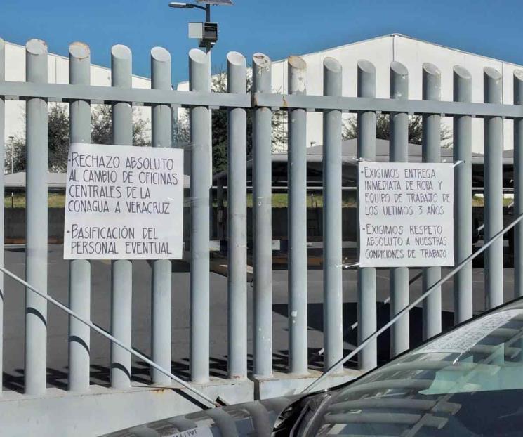 Protestan empleados de Conagua