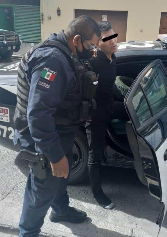 Detienen a pareja por agredirse