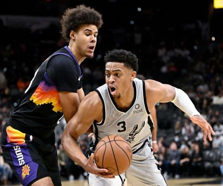 Logra Booker 48 puntos con los Soles de Phoenix