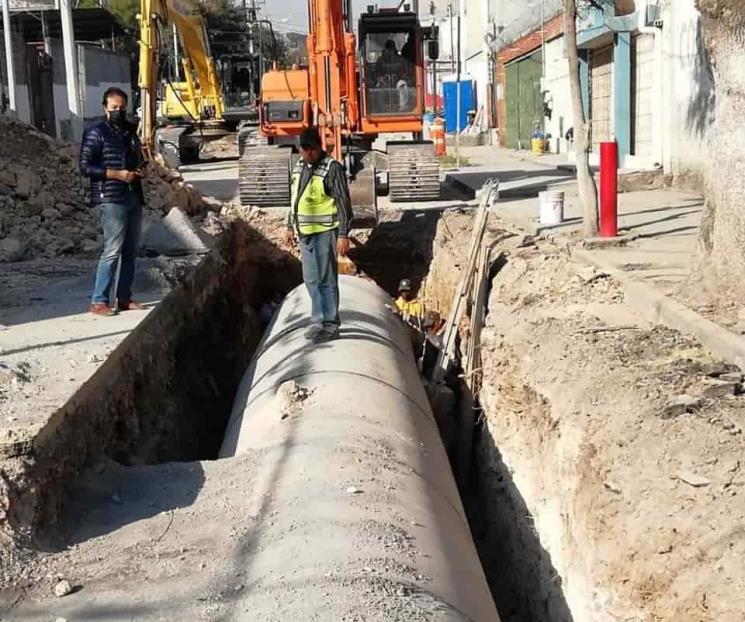 Supervisan obras de drenaje pluvial en el Topo Chico