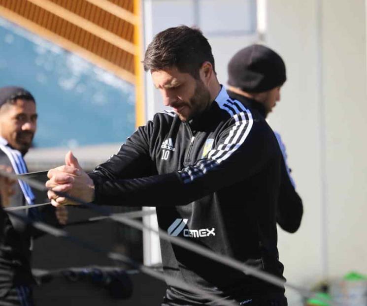 Gignac, duda para duelo ante Pumas 