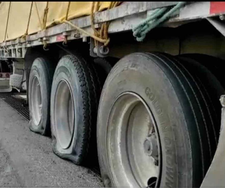 Camión de carga estrena sistema “ponchallantas”