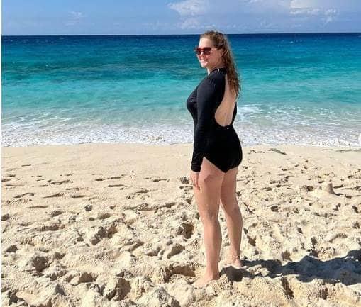 Amy Schumer muestra su nueva figura luego de liposucción