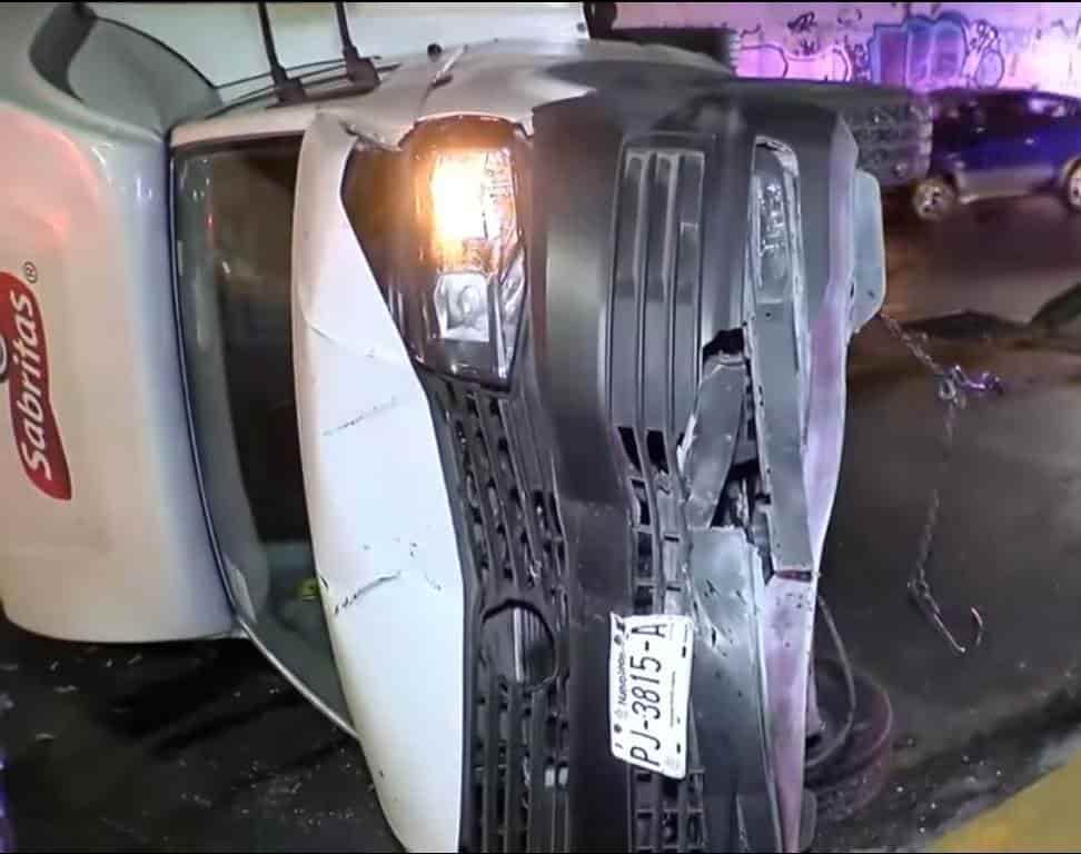 Un empleado terminó con lesiones de consideración, al volcar su unidad