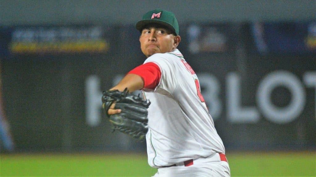 Aumentan Sultanes su roster
