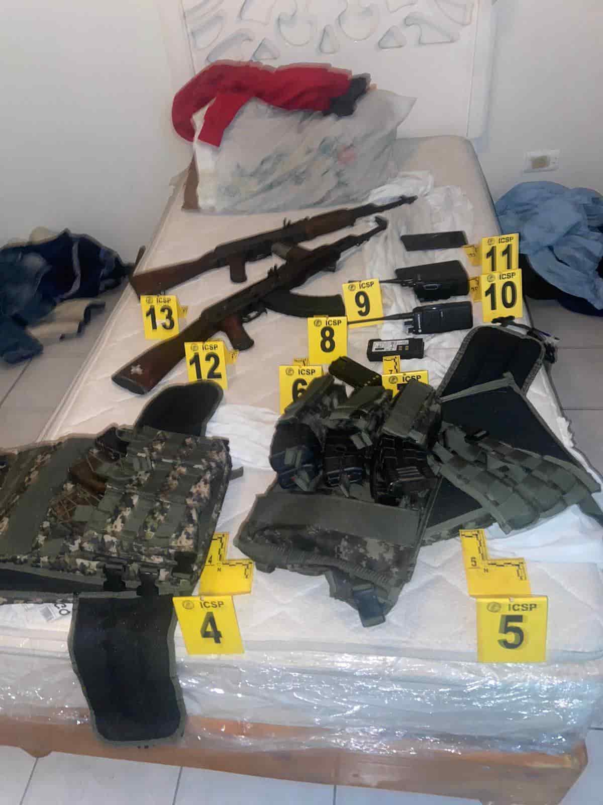 Entre los decomisos se aseguraron varias armas de fuego, que serán analizadas, para determinar en qué ejecuciones fueron utilizadas