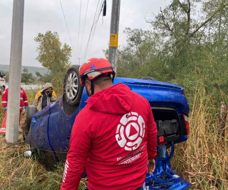 Vuelca conductor en Montemorelos