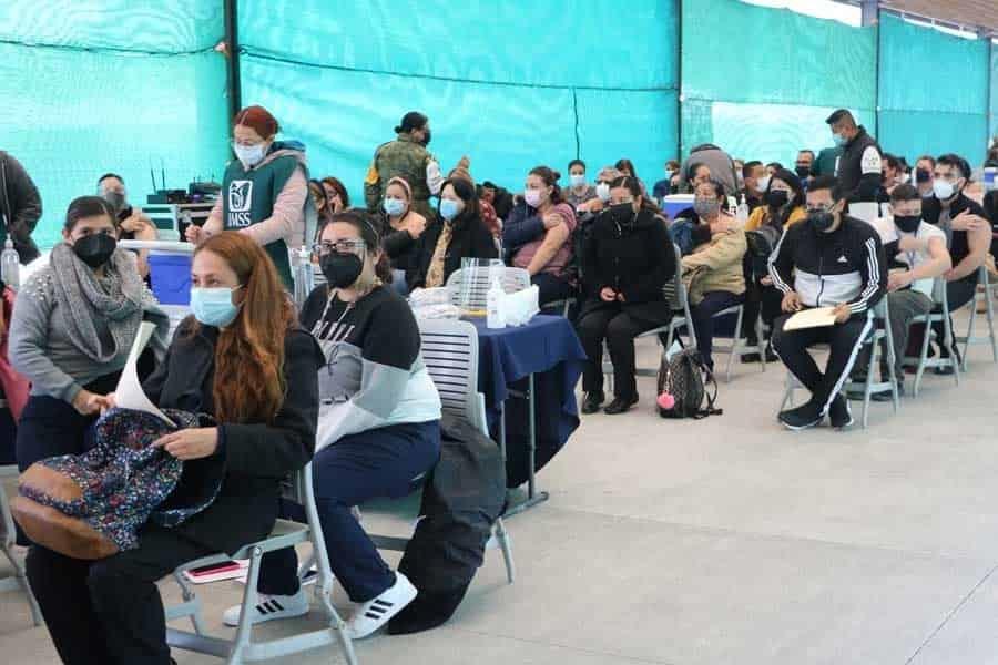 Apoya Tec en vacunación de refuerzo a personal educativo