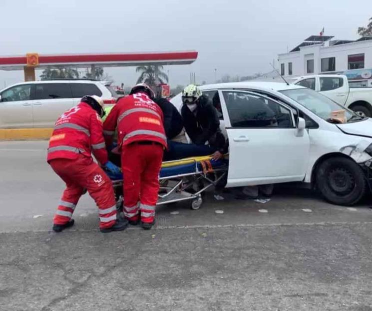 Choque deja una mujer lesionada en Allende NL