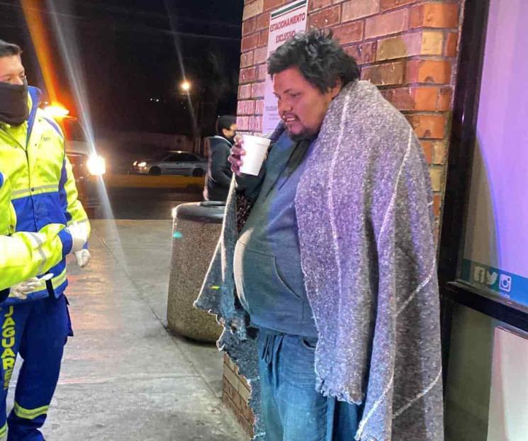 Entregan cobertores, calentadores  y ropa en Santa Catarina