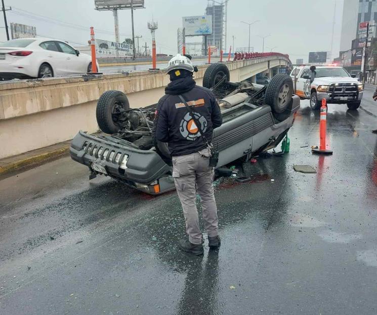 Volcadura deja un lesionado al sur de Monterrey