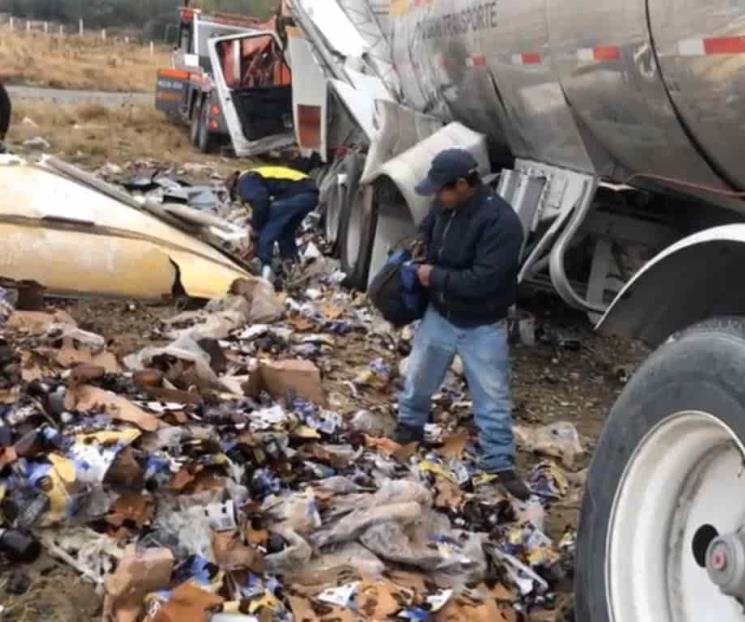Deja choque un herido y robo de mercancía