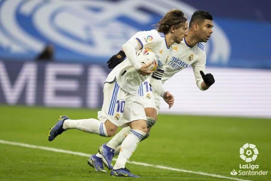 Rescata Real Madrid empate y mantienen distancia en liderato