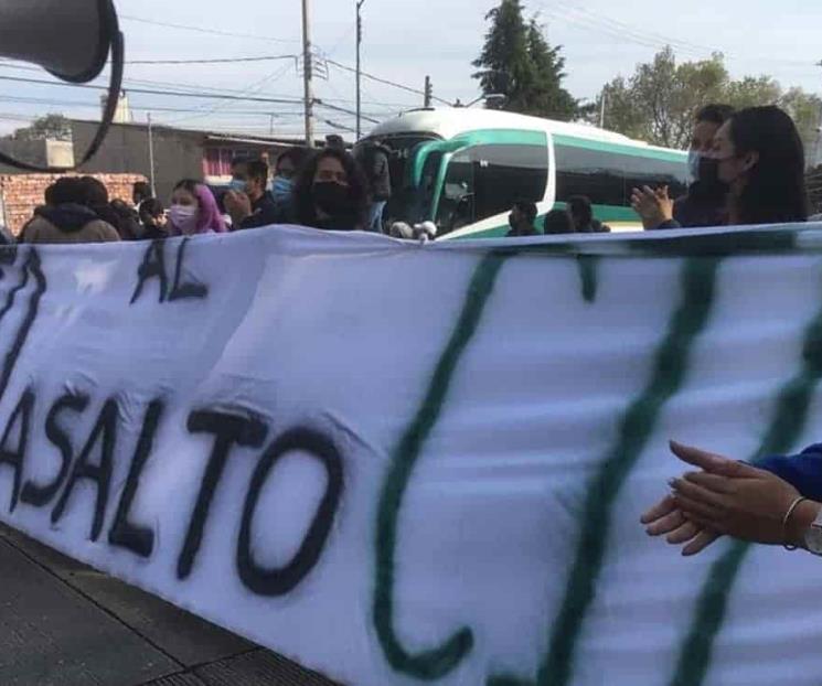 Bloquean la carretera México-Toluca por CIDE Bloquean la carretera México-Toluca por CIDE