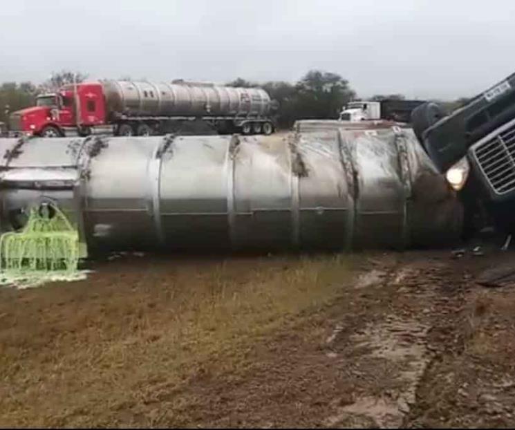 Vuelca pipa cargada de diésel en Autopista a Reynosa