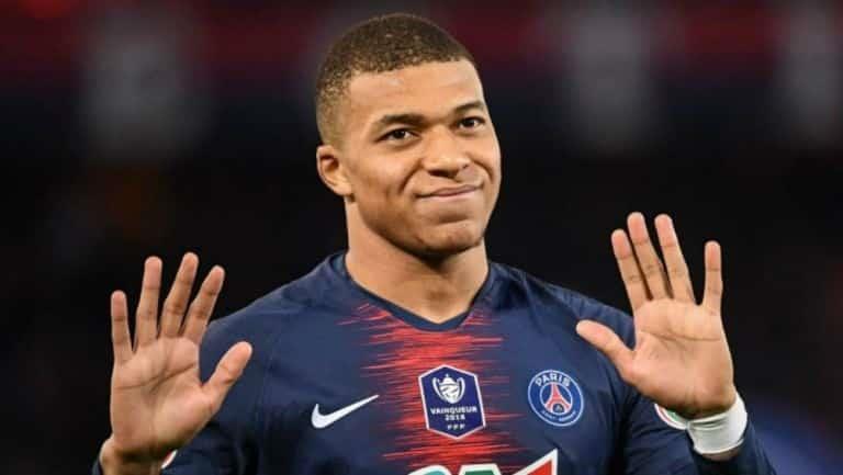 Cree Wenger que renovación de Mbappé con PSG se complica