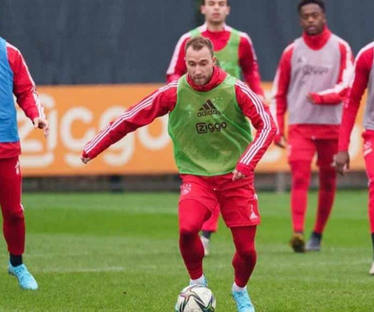 Entrena Eriksen con una filial del Ajax de Holanda