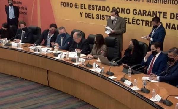 Expertos ahora chocan por rectoría energética del Estado
