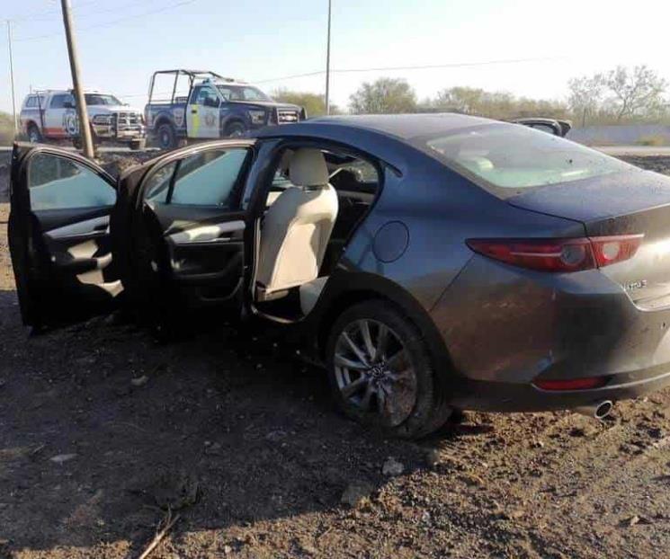 Vuelca su auto en Apodaca