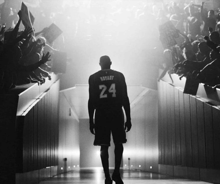 Colocan estatua en honor a Kobe Bryant
