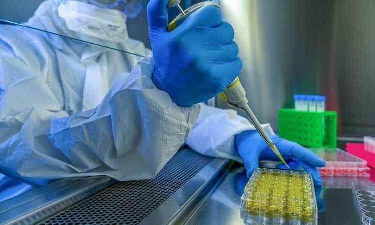Prueba Moderna vacuna dirigida contra ómicron