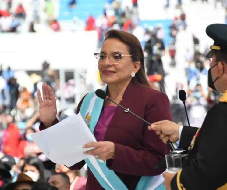 Xiomara Castro jura como la primera presidenta de Honduras