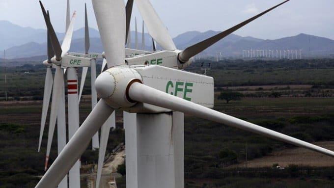 Arma AMLO gira por reforma eléctrica