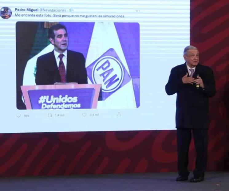 Crítica AMLO a Córdova por ir a plenaria del PAN