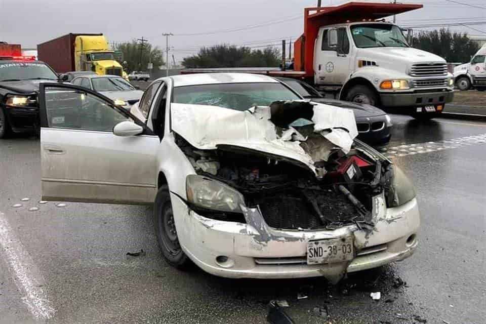 La automovilista se salvó de morir prensado, al impactarse por alcance contra un tráiler