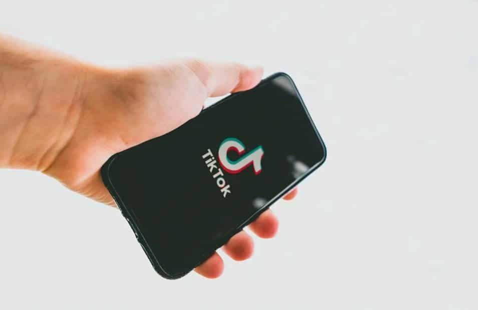 Cárteles usan TikTok para reclutar contrabandistas: Abbott
