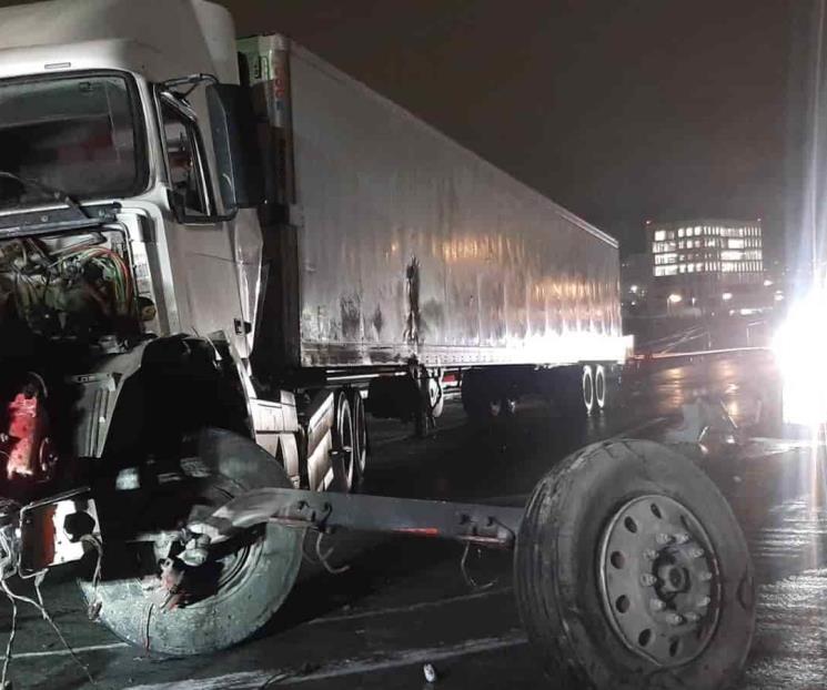 Choque de tráiler ocasiona carambola en San Pedro