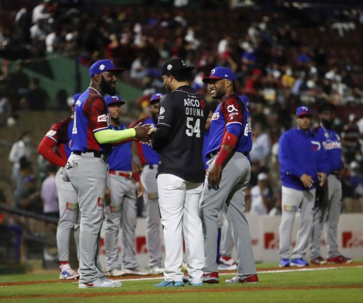 Caen Charros en inicio de Serie del Caribe
