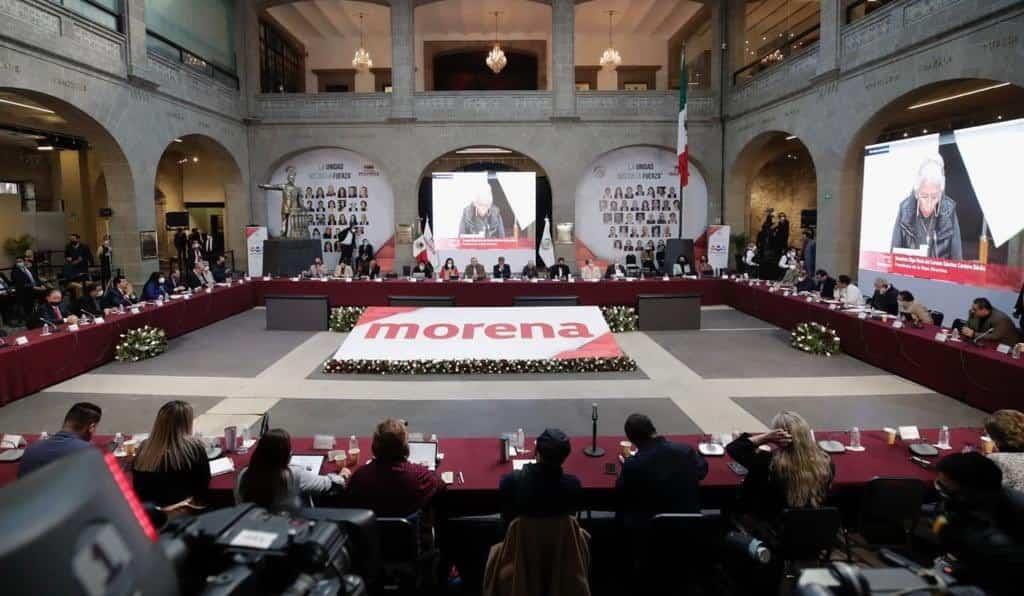 Inicia plenaria de Morena con asistencia de titular de Segob