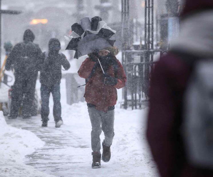 Tormenta invernal provoca cortes de luz y alertas en EU