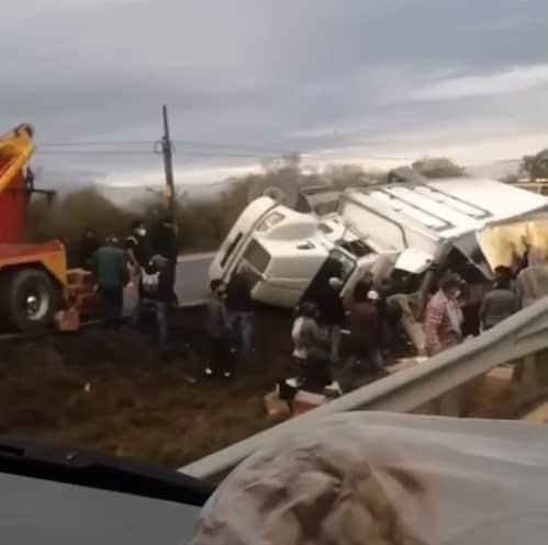 Tren impacta tráiler en Santa Catarina