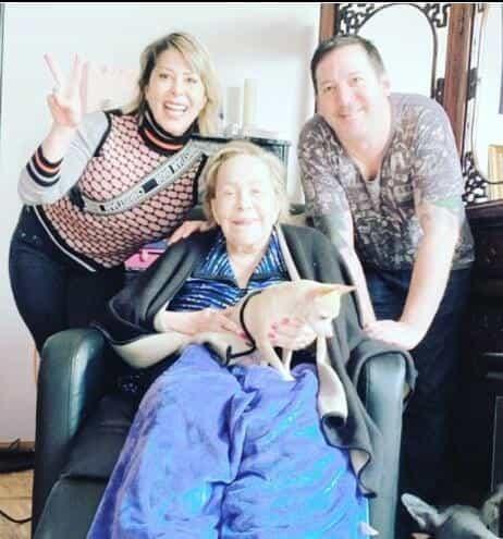 Reaparece Silvia Pinal en redes sociales junto a sus hijos