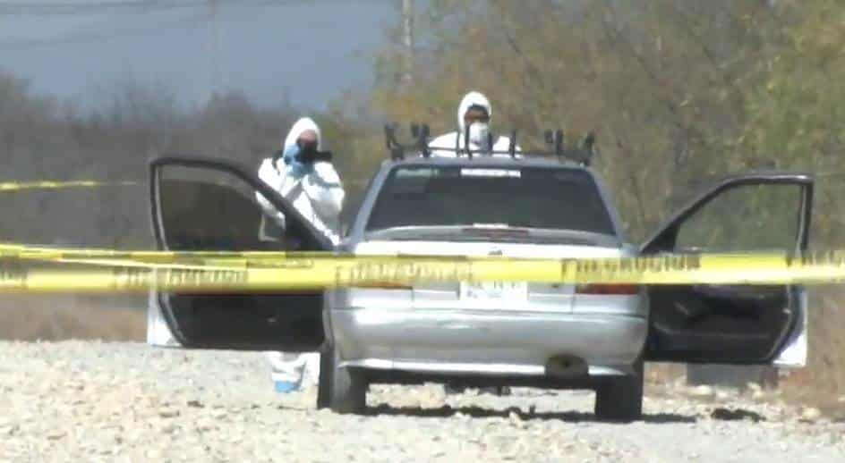 Un hombre vestido con ropa táctica, fue encontrado asesinado de dos balazos, en el interior de un vehículo de alquiler