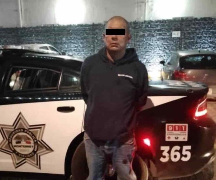 Cae ladrón de autopartes en Col. Mitras Centro