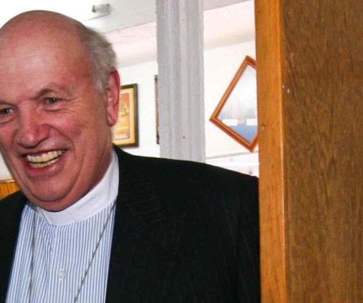 Velarán en Panteón Francés restos de obispo