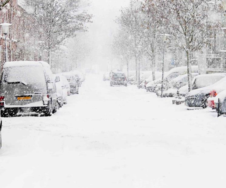 Tormenta lleva nieve y lluvia gélida a gran parte de EU