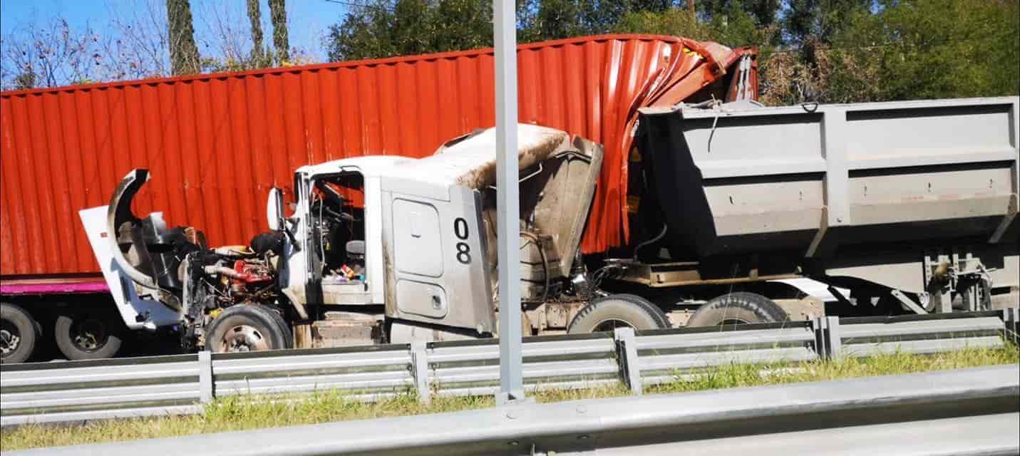 La Carretera Nacional quedó cerrada por varias horas, después de producirse un choque
