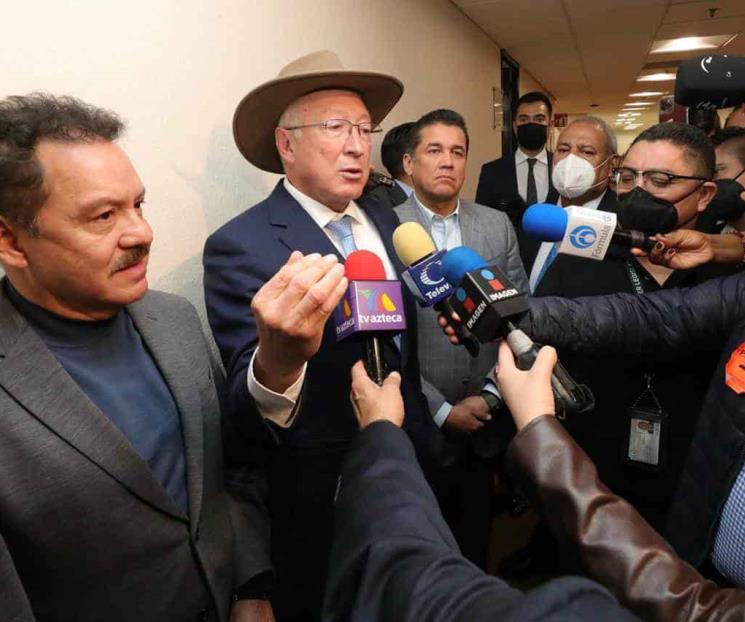 Ken Salazar respalda reforma energética de AMLO